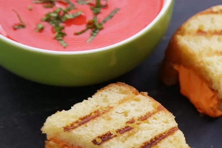 Sandwich phô mai nướng cá tháng tư 1 290304